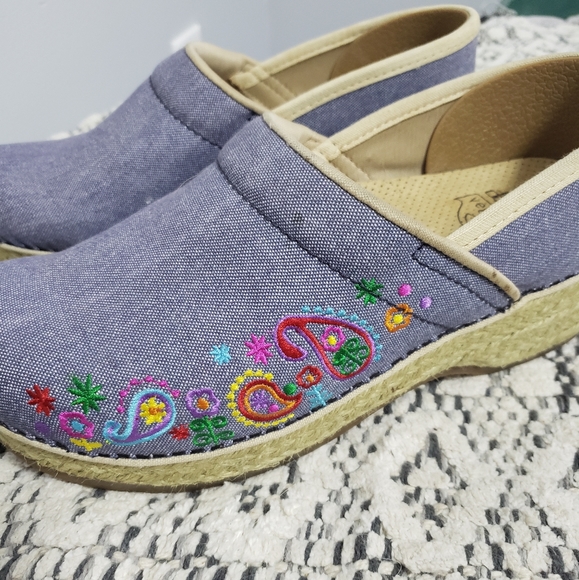 DANSKO Vegan Jute Denim Blue Paisley Embroidered Floral Clogs - Picture 6 of 13
